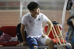 Thương các cầu thủ nhưng cuộc sống vẫn phải tiếp tục