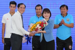 B. Bình Dương mong 'đỏ' với Kamito