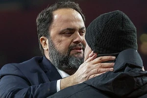 Ông chủ Nottingham dính COVID-19 và lên mạng trấn an