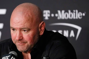 Thật giả lẫn lộn, bầu Dana White quyết loại Khabib