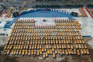 Trung Quốc xây sân khủng để làm gì?