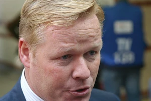 Thuyền trưởng tuyển Hà Lan nhập viện gấp