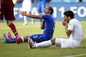 Bị Suarez cắn ở World Cup, Chiellini vẫn nói lời yêu thương