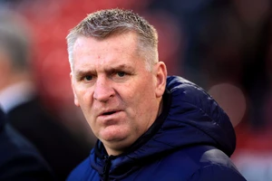 Sau mẹ của Pep, đến lượt cha của HLV Smith qua đời vì COVID-19