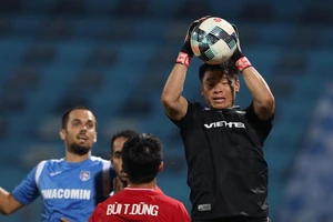 'Than' và 'nhà mạng' chia điểm