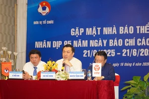 Cần chấn chỉnh việc HLV trưởng không họp báo, phóng viên ‘lậu’