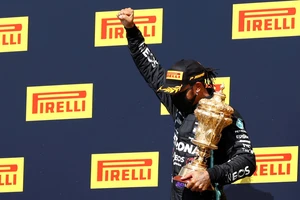 Huyền thoại làm những chuyện… phi thường