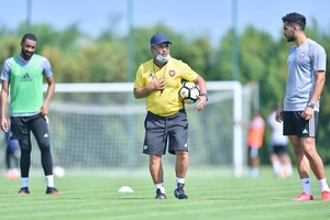 Đối thủ của tuyển VN ở vòng loại World Cup 2022 vội vã về nước