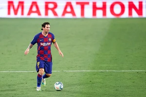 Hàng loạt vụ ‘sao băng’ qua ‘địa chấn Messi’