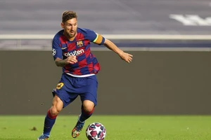Messi xác nhận ở lại Barca, nói chủ tịch Bartomeu là thảm họa