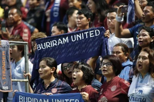 Thai-League tái khởi động chiều nay trong náo loạn