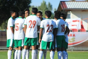 Thầy trò HLV Shin Tae-yong có điểm danh dự