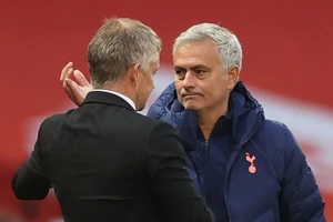 ‘Nạn nhân’ Klopp và Solskjaer nói gì sau trận thua khó tin?