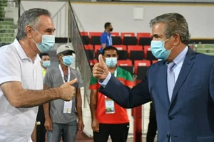 Đối trọng của thầy Park bị ‘phơi áo’ ngay tại Dubai