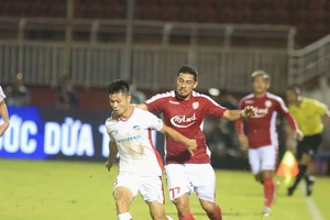 Hai đội bóng của TP.HCM toàn thua, Viettel lên ngôi đầu