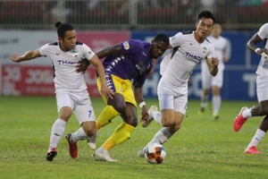 Cứ đối đầu với HA Gia Lai là Rimario đá cho… bõ ghét