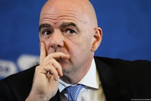 Chủ tịch FIFA nhiễm COVID-19, Thụy Sĩ nháo nhào