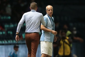 Thua trận, thầy cũ Văn Lâm tố thầy mới chưa có bằng HLV