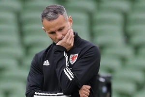 Sốc: Huyền thoại MU, Ryan Giggs bị bắt