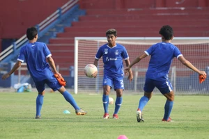 Fan Indonesia lên mạng năn nỉ vì thèm khát bóng đá