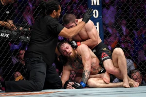 Bầu Dana White 'khích tướng' để Khabib 'bẻ kèo'