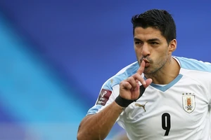 Dính COVID-19, Suarez lỗi hẹn với Messi