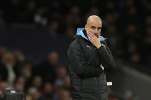 Thua Mourinho, Pep đau đầu