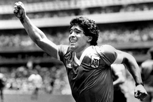 Các nhân vật bóng đá đình đám nói gì về Maradona?