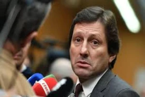 Giám đốc thể thao PSG úp mở chuyện Messi