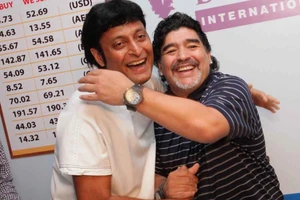 Lập bảo tàng, dựng tượng vàng ròng tưởng nhớ Maradona