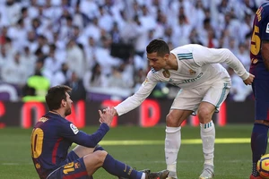 Ronaldo nói gì về Messi sau trận thắng 3-0?
