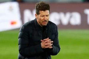 Thua derby, Simeone trách mình, mắng học trò