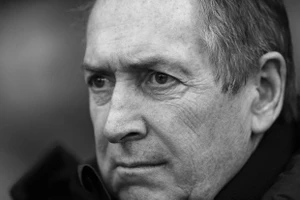 Lineker: 'Ôi, không phải Gerard Houllier bỏ chúng ta!'