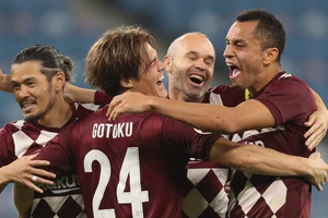 Huyền thoại Tây Ban Nha không thể đưa Kobe vào chung kết