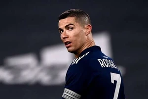 ‘Cỗ máy săn bàn’ không thời gian