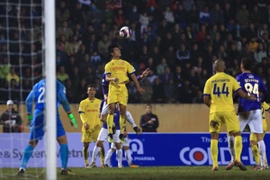 Hà Nội FC bị ‘đánh úp’ vào lòng kiêu hãnh tại Thiên Trường