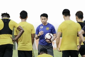 464 ngày ‘ngồi trên lửa’ của bại tướng thầy Park