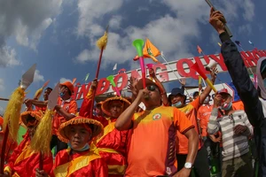 HLV Huỳnh Đức trắng tay ngày T. Bình Định 'mặc áo mới'