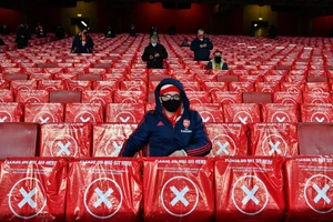 UEFA bỏ giới hạn khán giả vào sân