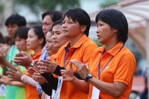 Cô trò Đoàn Thị Kim Chi chuẩn bị đi là vừa