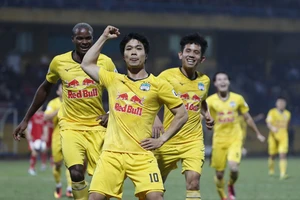 Thầy Park chứng kiến HA Gia Lai thăng hoa lấy lại ngôi đầu