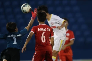 Học trò thầy Quyến thua đau trên chấm phạt đền