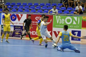 Sahako và Zetbit Sài Gòn tiếp tục trên đỉnh