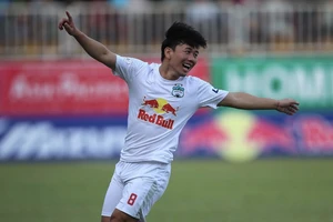 HLV Petrovic chỉ ‘hay’ được với Kiatisak 45 phút