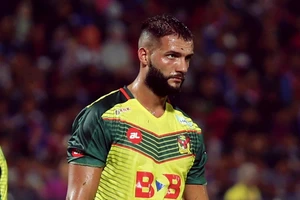 Khủng hoảng, đối thủ của thầy Park gọi nhiều 'thương binh'