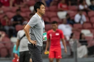 HLV Yoshida gọi ba anh em ruột vào tuyển Singapore