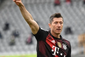 Lewandowski xô đổ kỷ lục tồn tại 49 năm