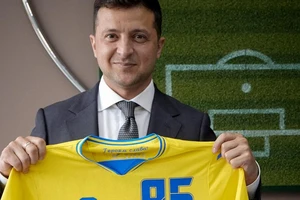 Chiếc áo đấu của Ukraina tại Euro 2020 phải bỏ chữ