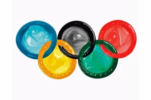 Phát 150.000 bao cao su nhưng khuyên... cất