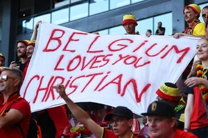 Cảm xúc qua hình ảnh trận Bỉ - Đan Mạch